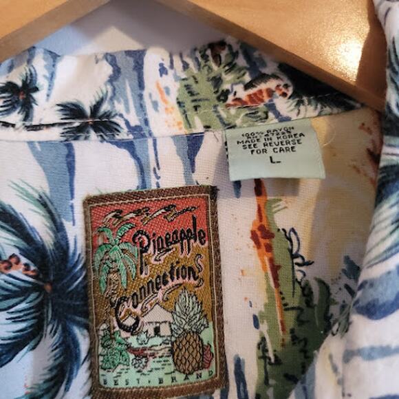 Pineapple Connections- Hawaiian palm tree button up shirt- size large - Picture 3 of 6